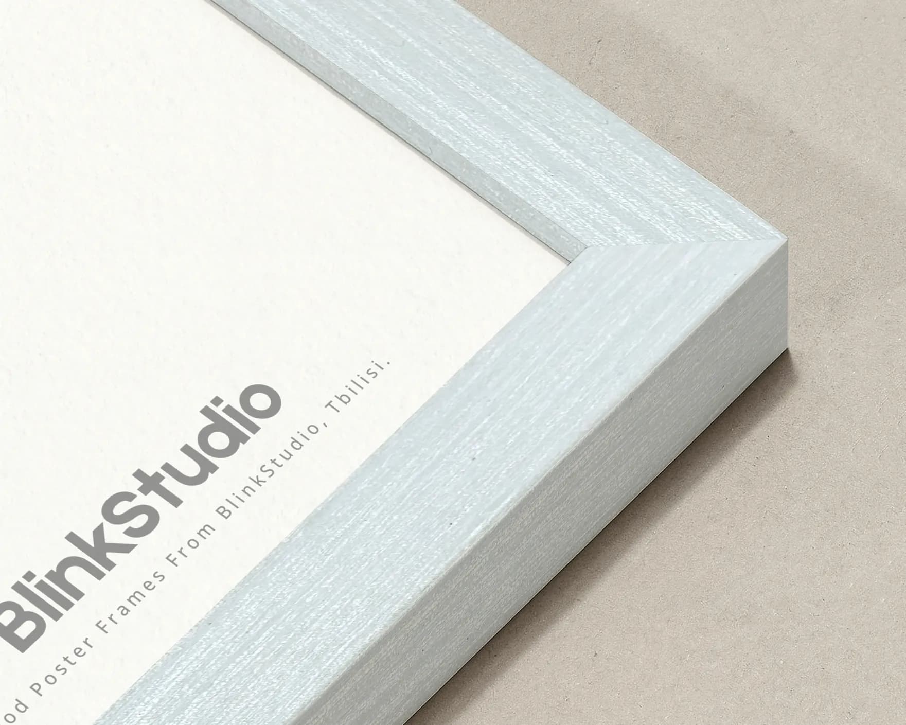 თოვლივით თეთრი ხის ჩარჩო